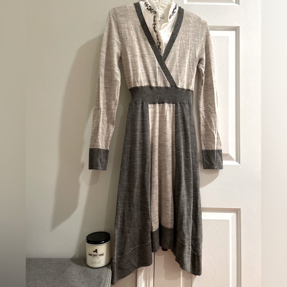 BCBG Max Azria 100% merino wool lightweight midi dress size small (S).